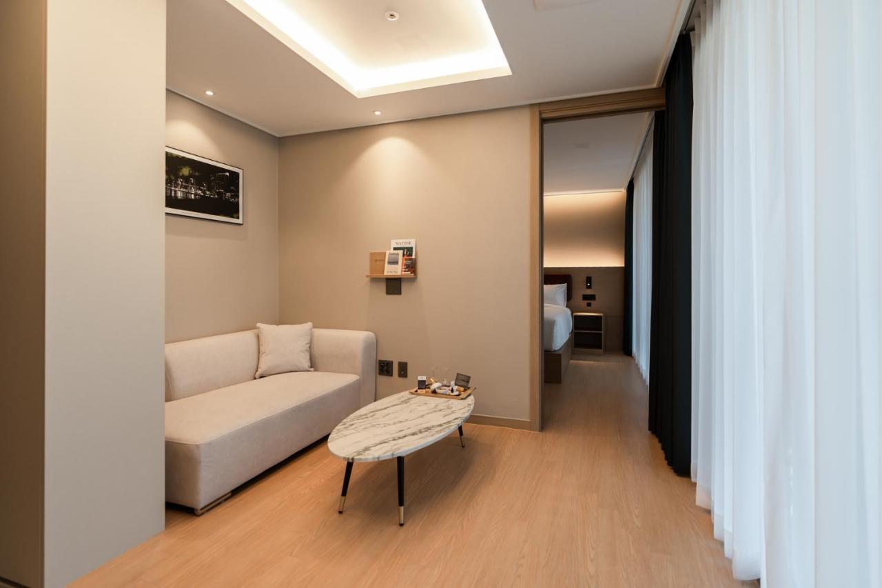 D Ov Haeundae Hotel Пусан Екстериор снимка