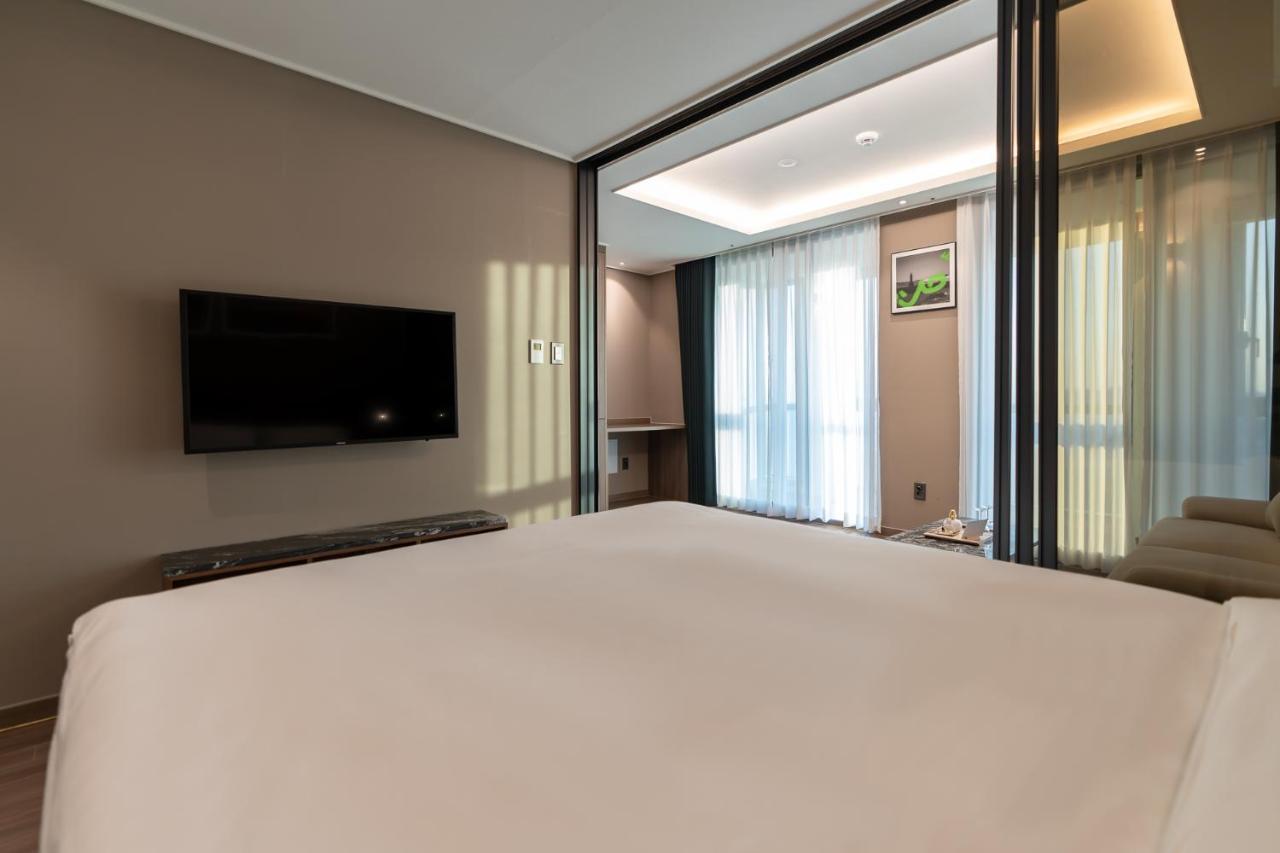 D Ov Haeundae Hotel Пусан Екстериор снимка