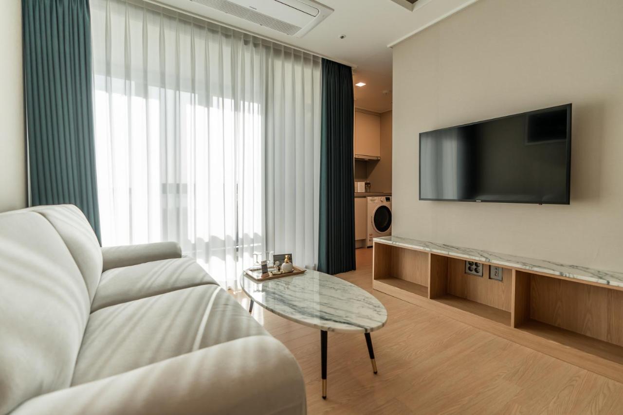 D Ov Haeundae Hotel Пусан Екстериор снимка