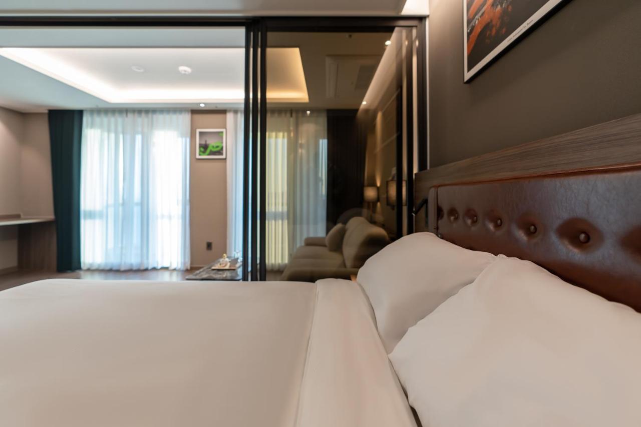 D Ov Haeundae Hotel Пусан Екстериор снимка