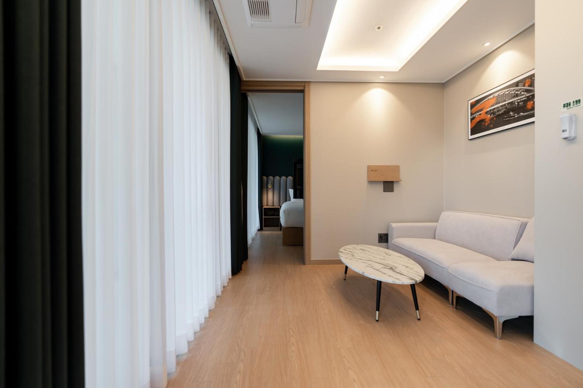 D Ov Haeundae Hotel Пусан Екстериор снимка